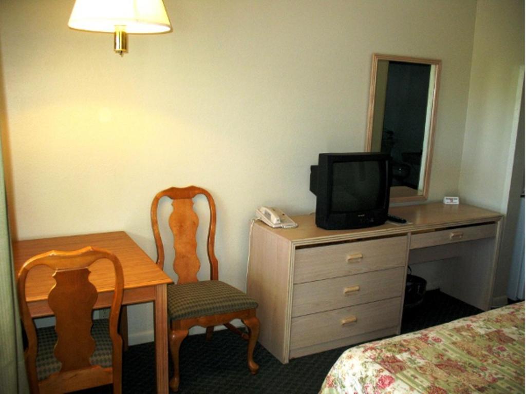 Golden West Motel Klamath Falls Exterior photo