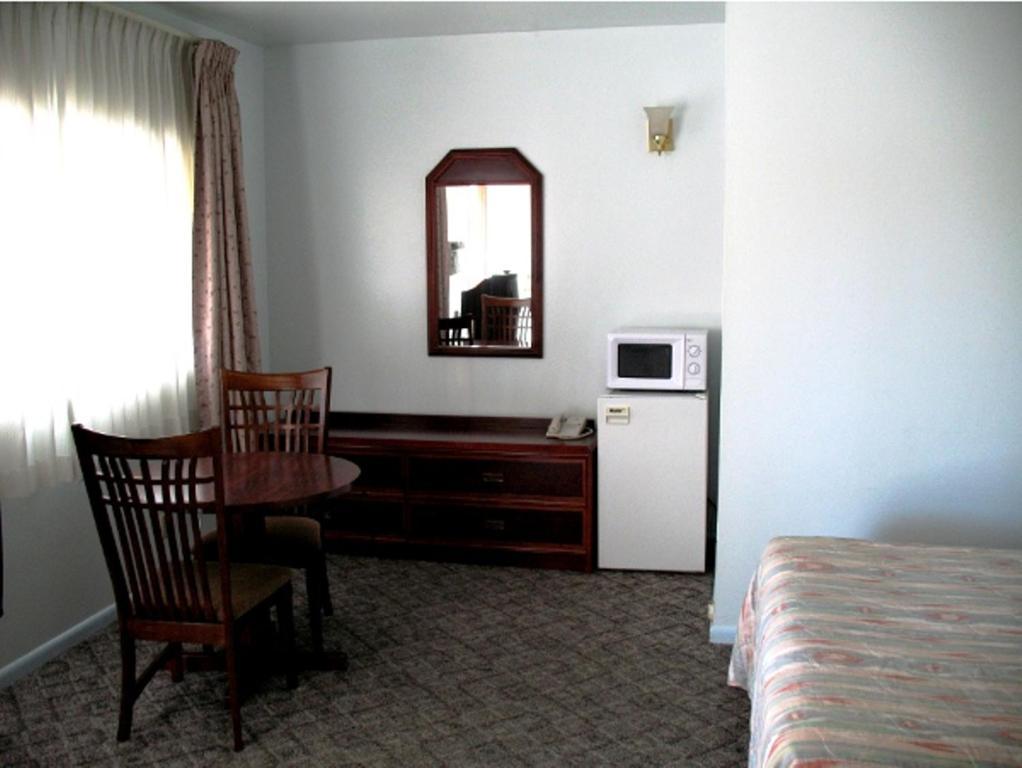 Golden West Motel Klamath Falls Exterior photo