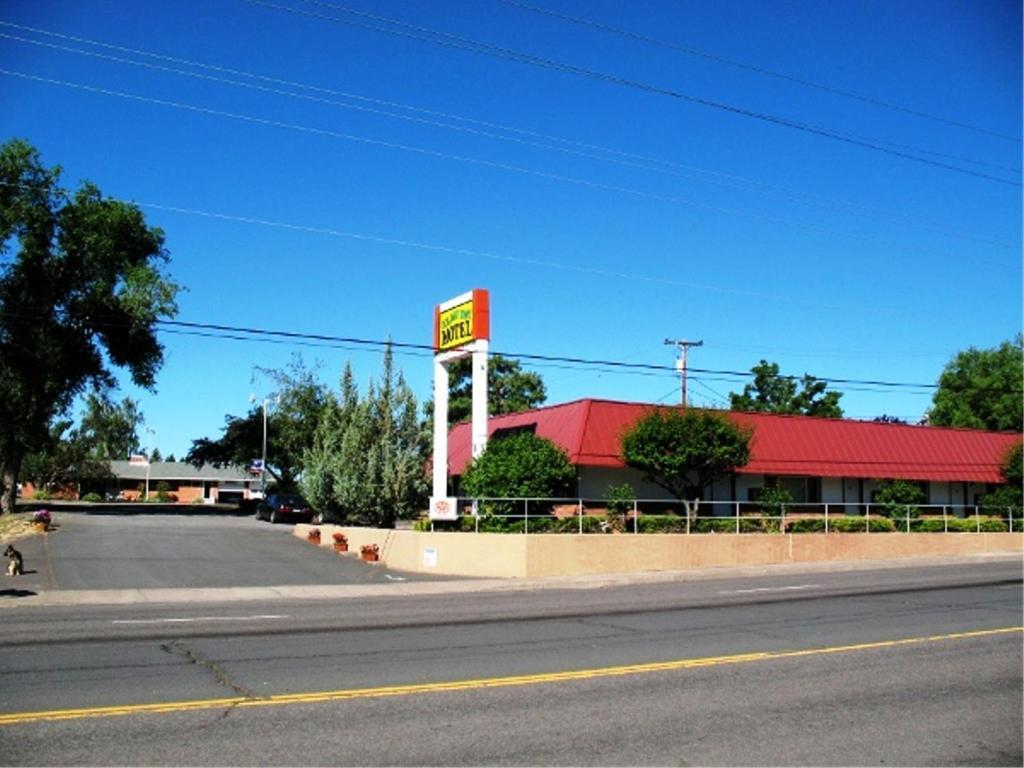Golden West Motel Klamath Falls Exterior photo